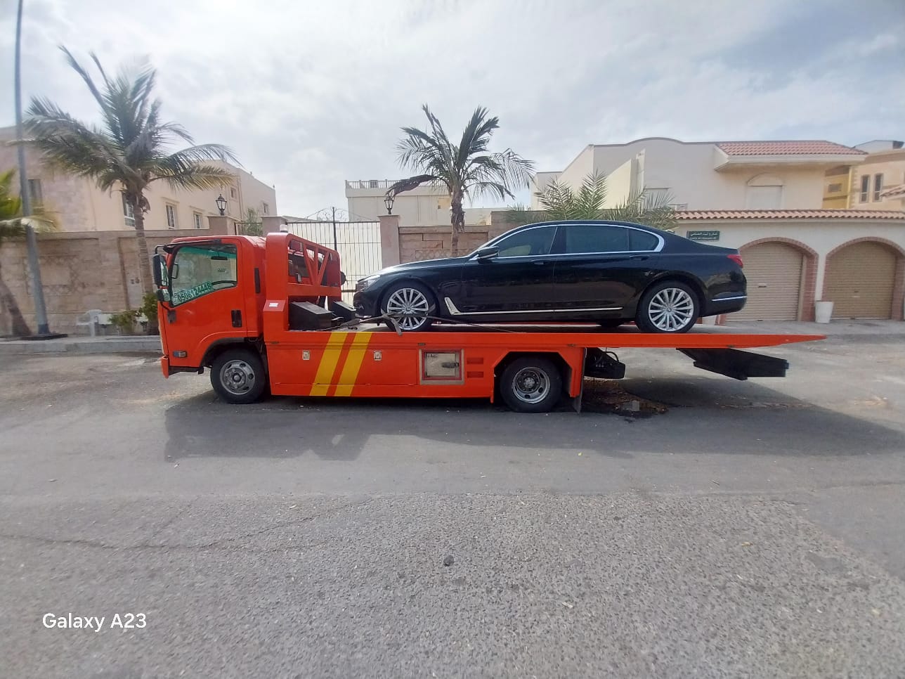 نقل سيارة سيدان بسطحة الرياض